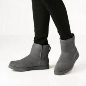 UGG Cory II Genuine Shearling Lined Boot Suede Pull On Winter Snow Cozy 6.5